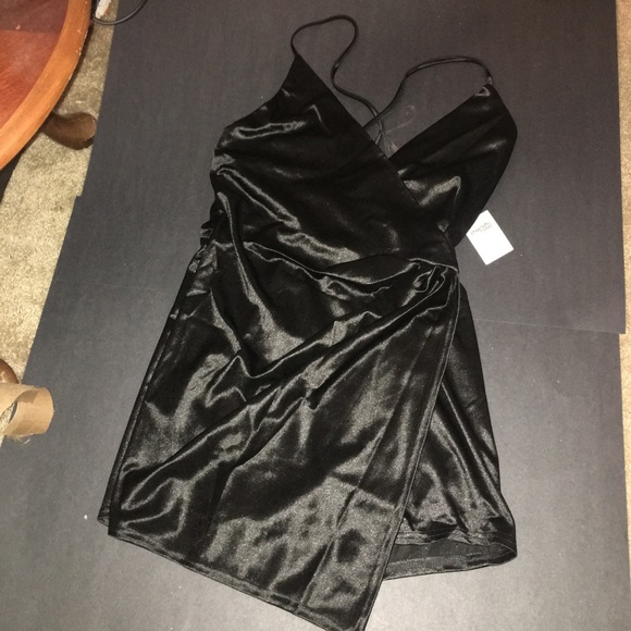 Asymmetrical skirt romper - Picture 3 of 3